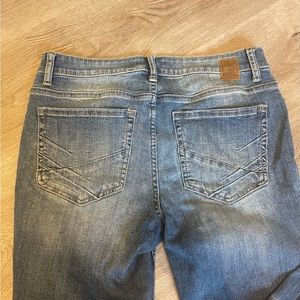 BKE Buckle women’s skinny jean size 29